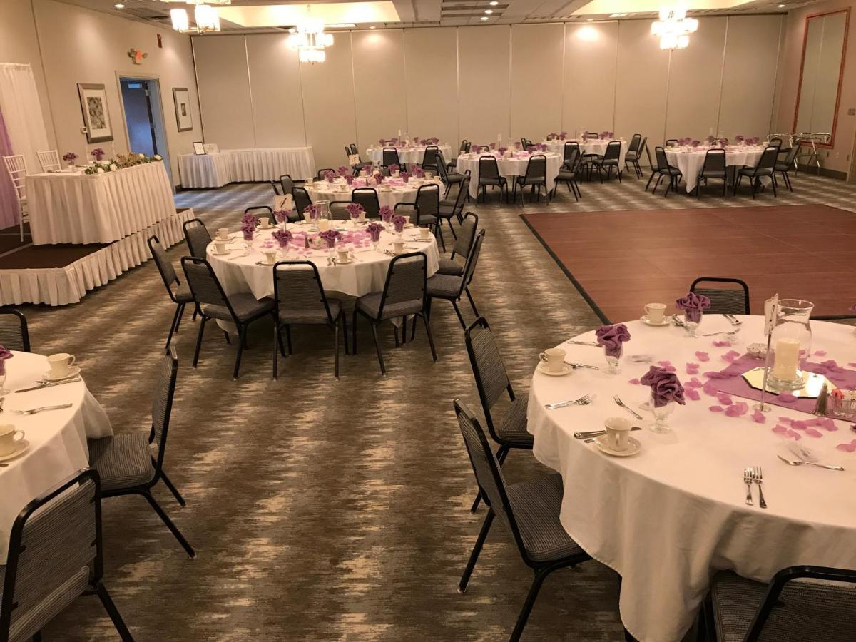 Holiday Inn Martinsburg By Ihg Exteriör bild